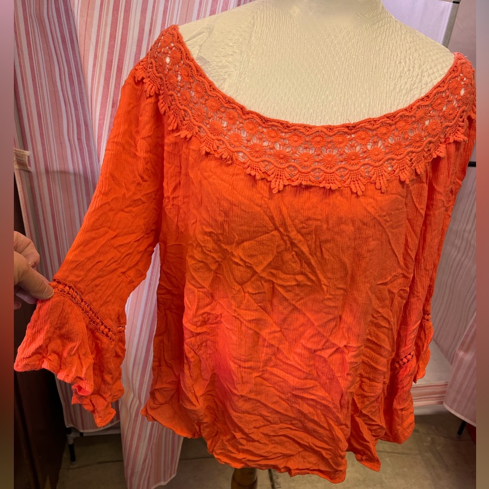 You'll look Just Peachy in this 3/4 sleeve top